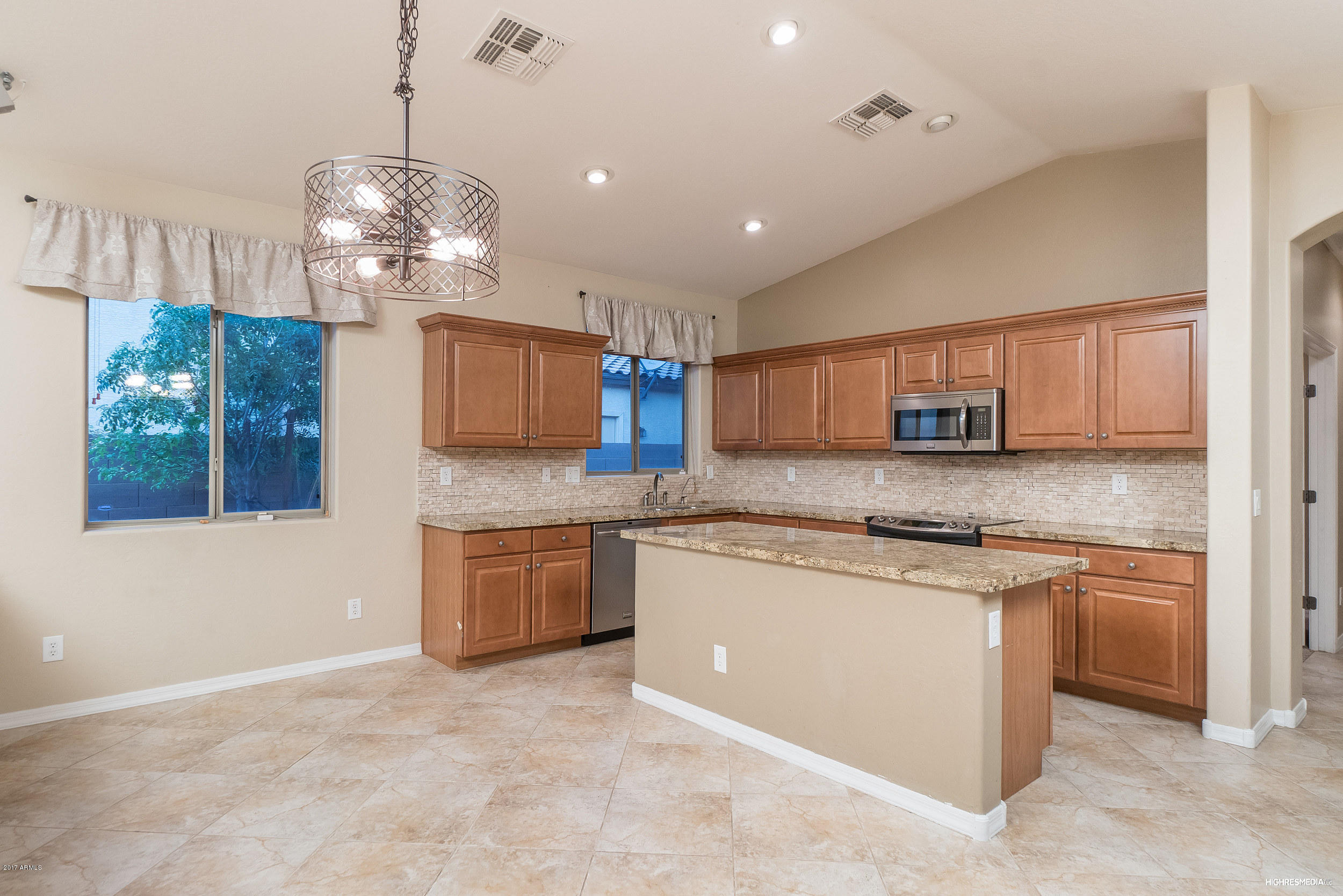 3243 East Blue Ridge Way Gilbert, AZ 85298 - Photo 3 of 18 HRM1625_web