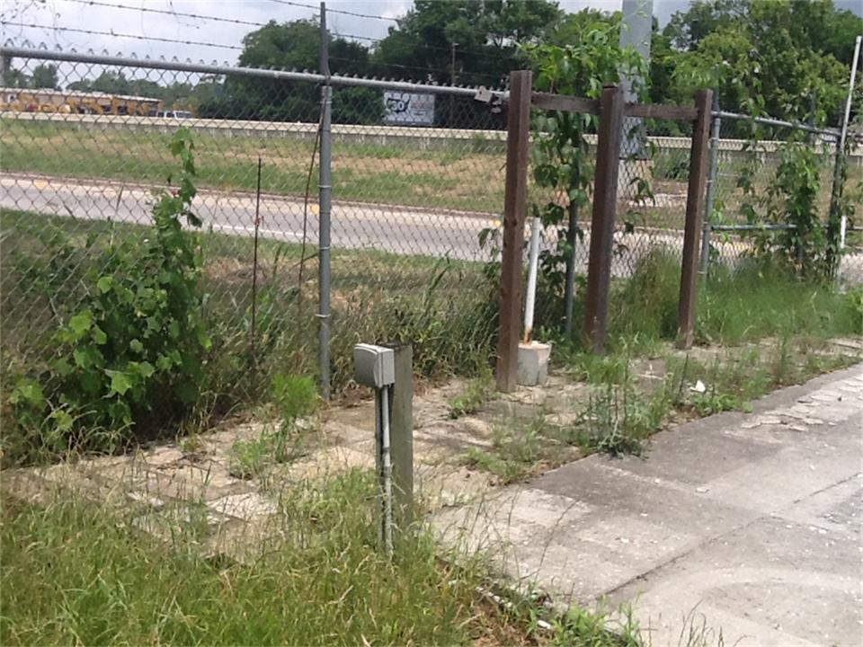 0 North North Loop Houston, TX 77008 - Photo 9 of 17 Interior of lot showing electrical outlets