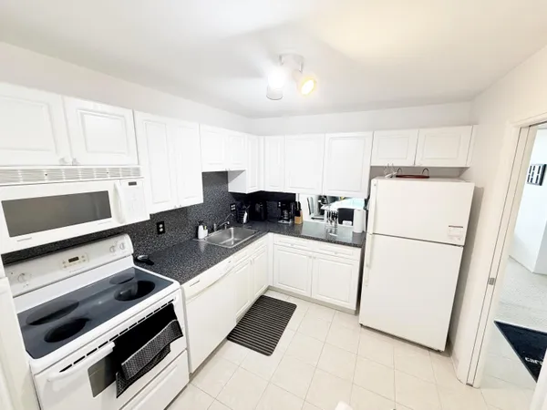 $2,200 | 2681 South Course Drive, Unit 511, Pompano Beach, FL 33069