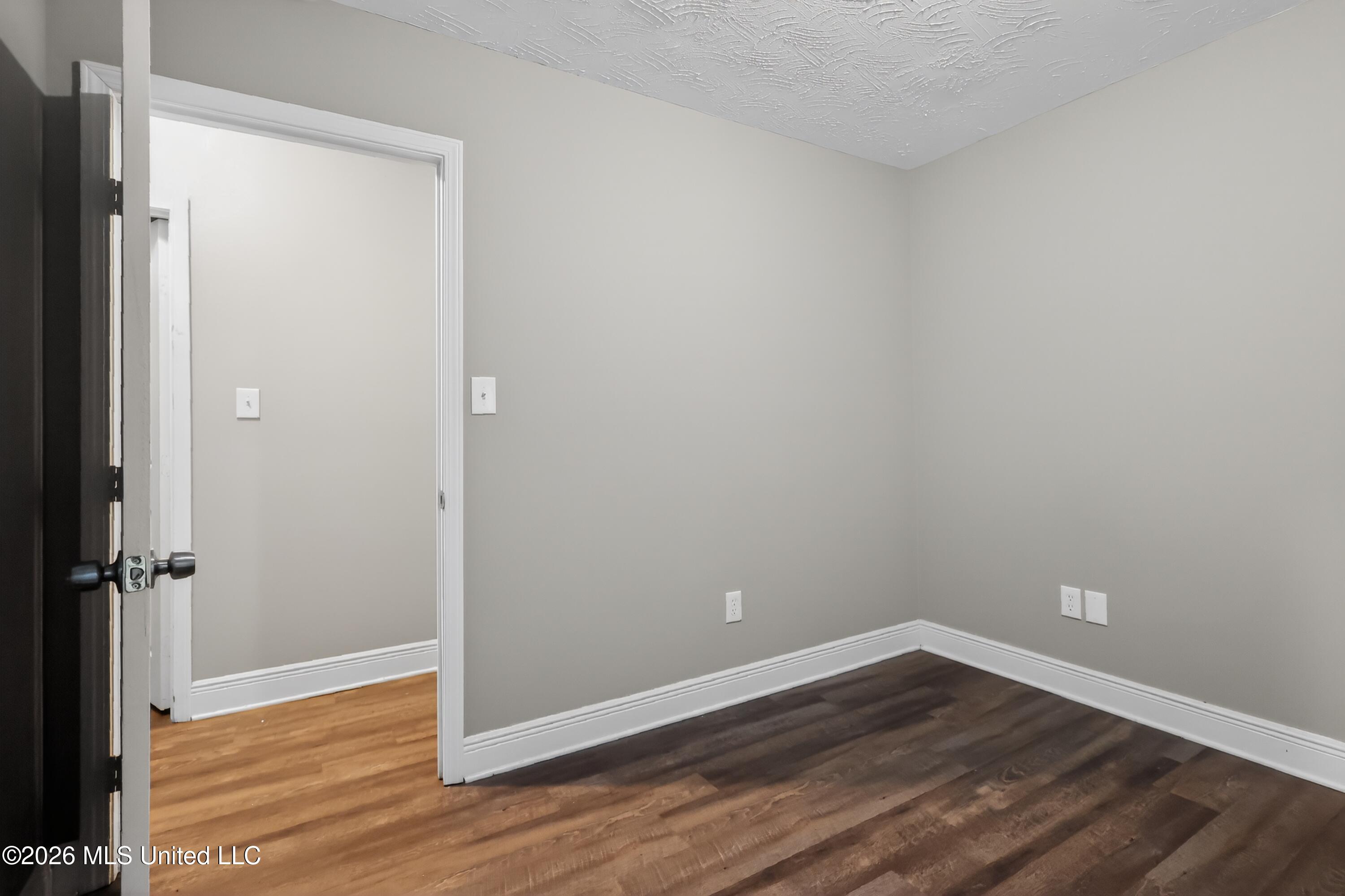4003 West Lake Road Jackson, MS 39212 - Photo 13 of 38 13_4003_W_Lake_Rd-Living_room-5523