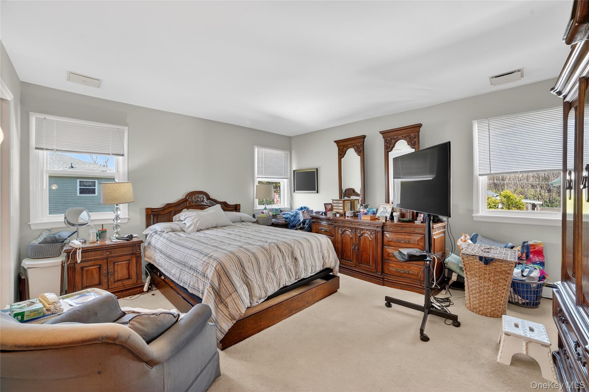 276 5th Avenue New Rochelle, NY 10801 - Photo 19 of 40 a bedroom with a bed and a desk