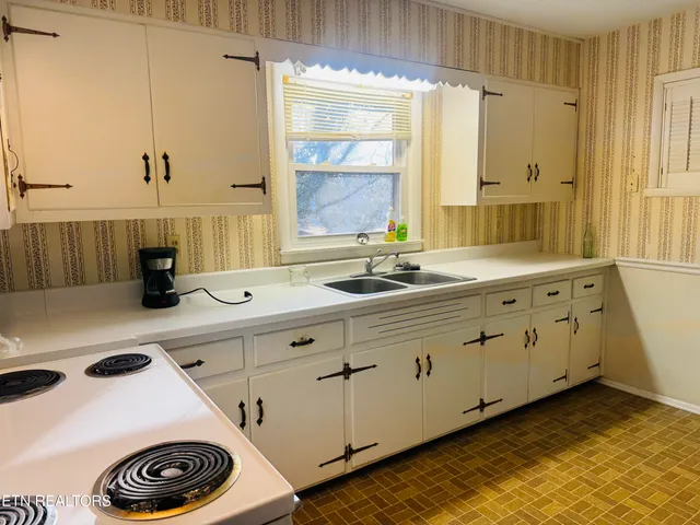 $269,900 | 508 Scenic Drive, Clinton, TN 37716