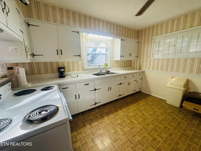 $269,900 | 508 Scenic Drive, Clinton, TN 37716