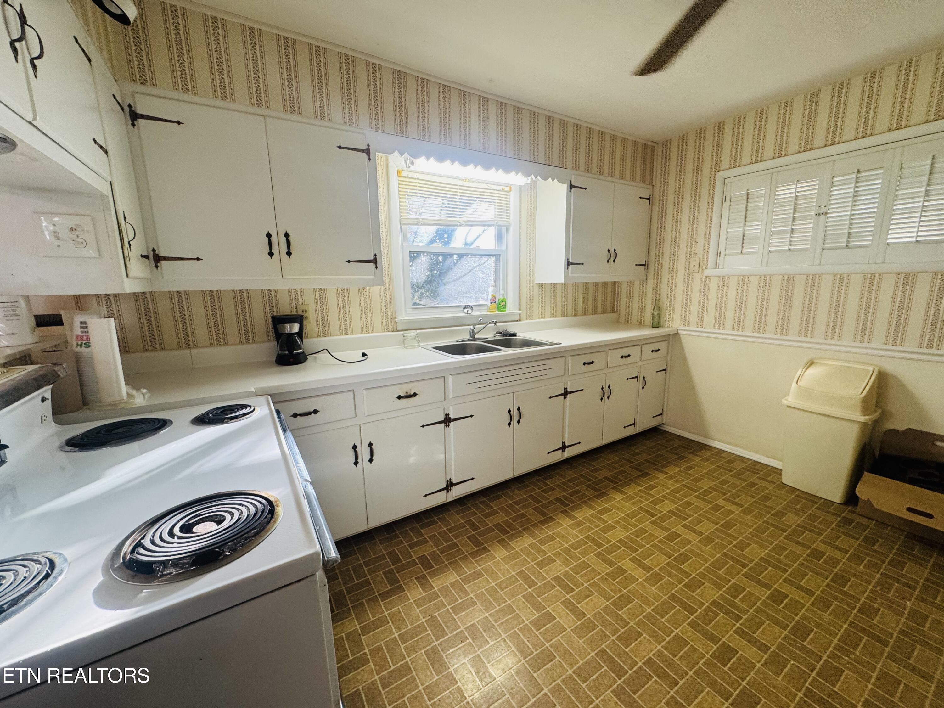 508 Scenic Drive Clinton, TN 37716 - Photo 18 of 33 IMG_3302