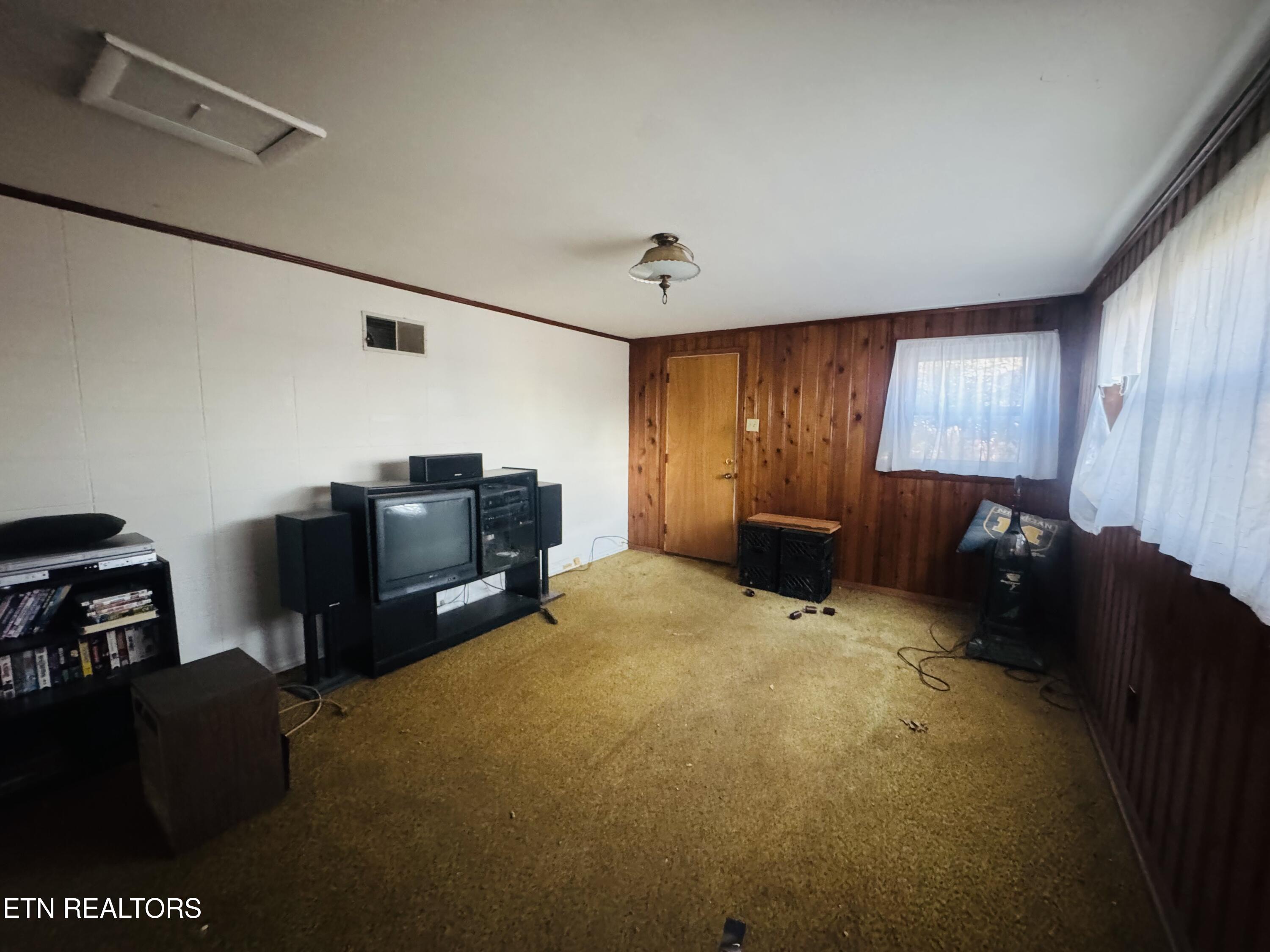 508 Scenic Drive Clinton, TN 37716 - Photo 33 of 33 IMG_3324