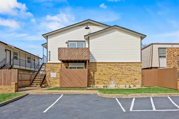 $1,195 | 4824 Wellesley Avenue, Unit D, Fort Worth, TX 76107