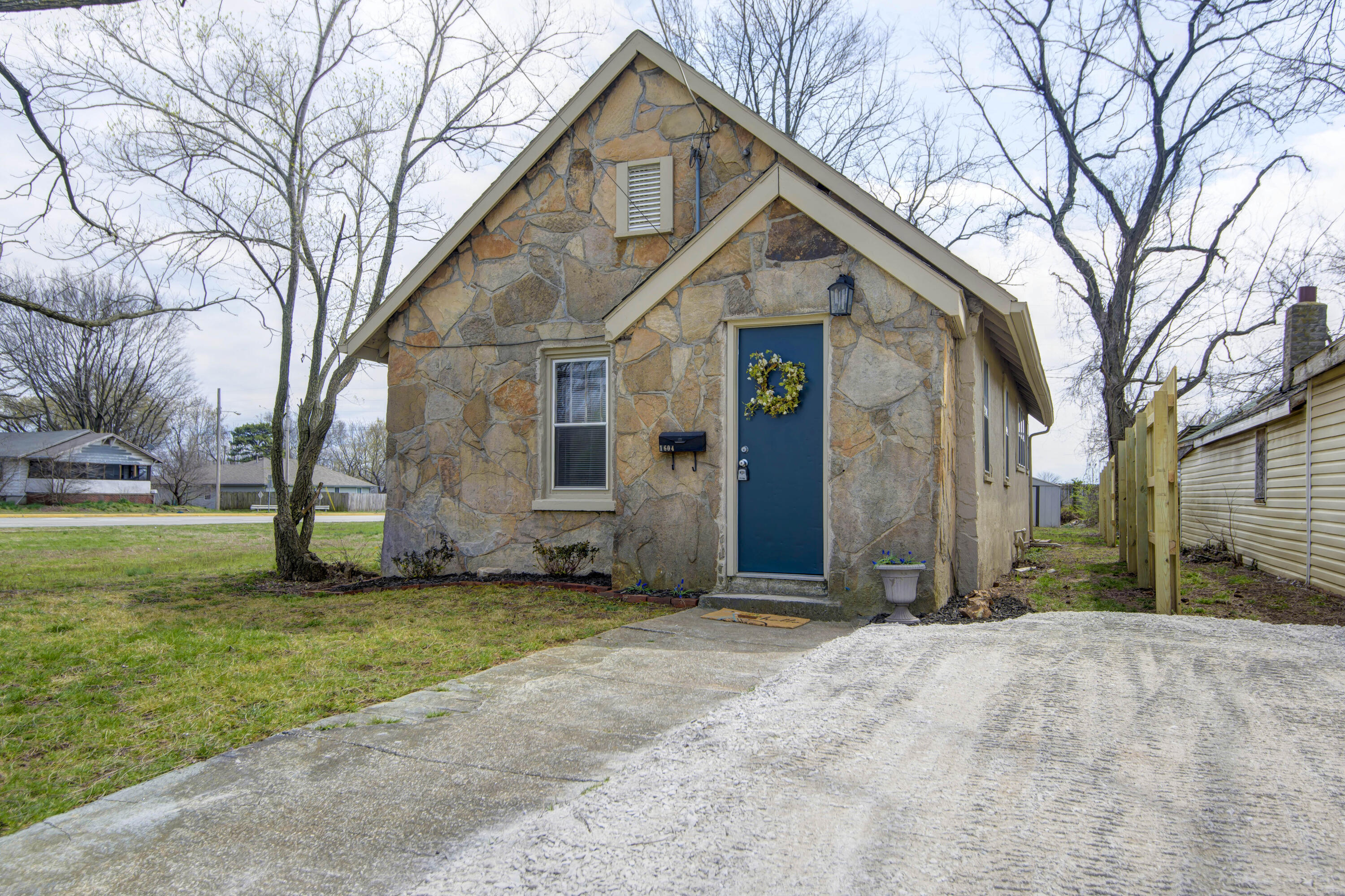 1604 West Chestnut Street Springfield, MO 65802 - Photo 1 of 1 Chestnut (1)