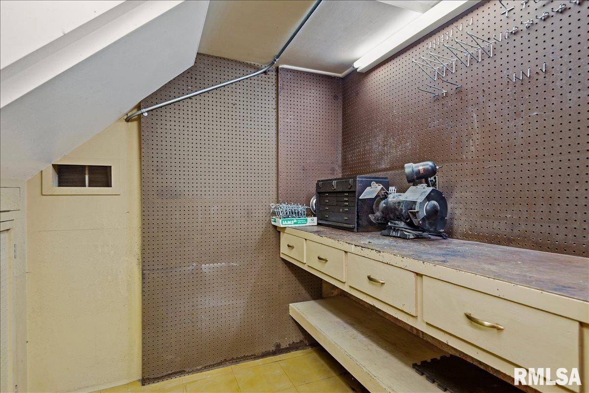 45 Lambert Lane Springfield, IL 62704 - Photo 24 of 39 Gallery Image 24