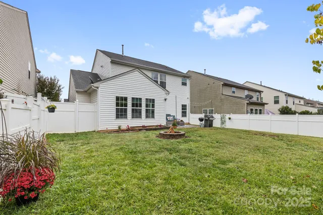 a view of a house with a backyard