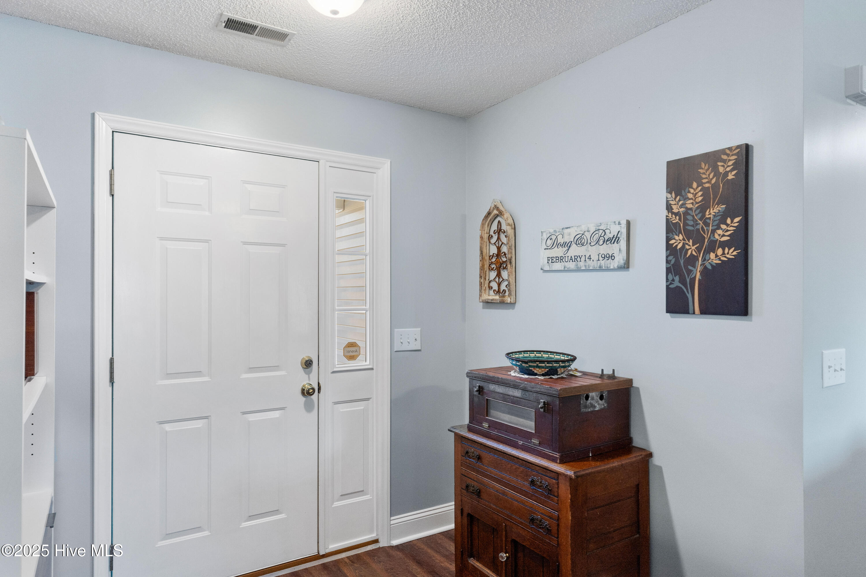 7106 Springer Road Wilmington, NC 28411 - Photo 5 of 36 05 Interior Entry