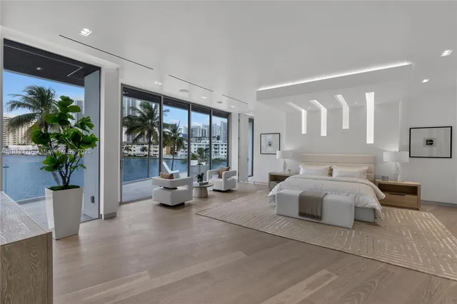 a en suite bathroom with a double vanity sink and a large mirror