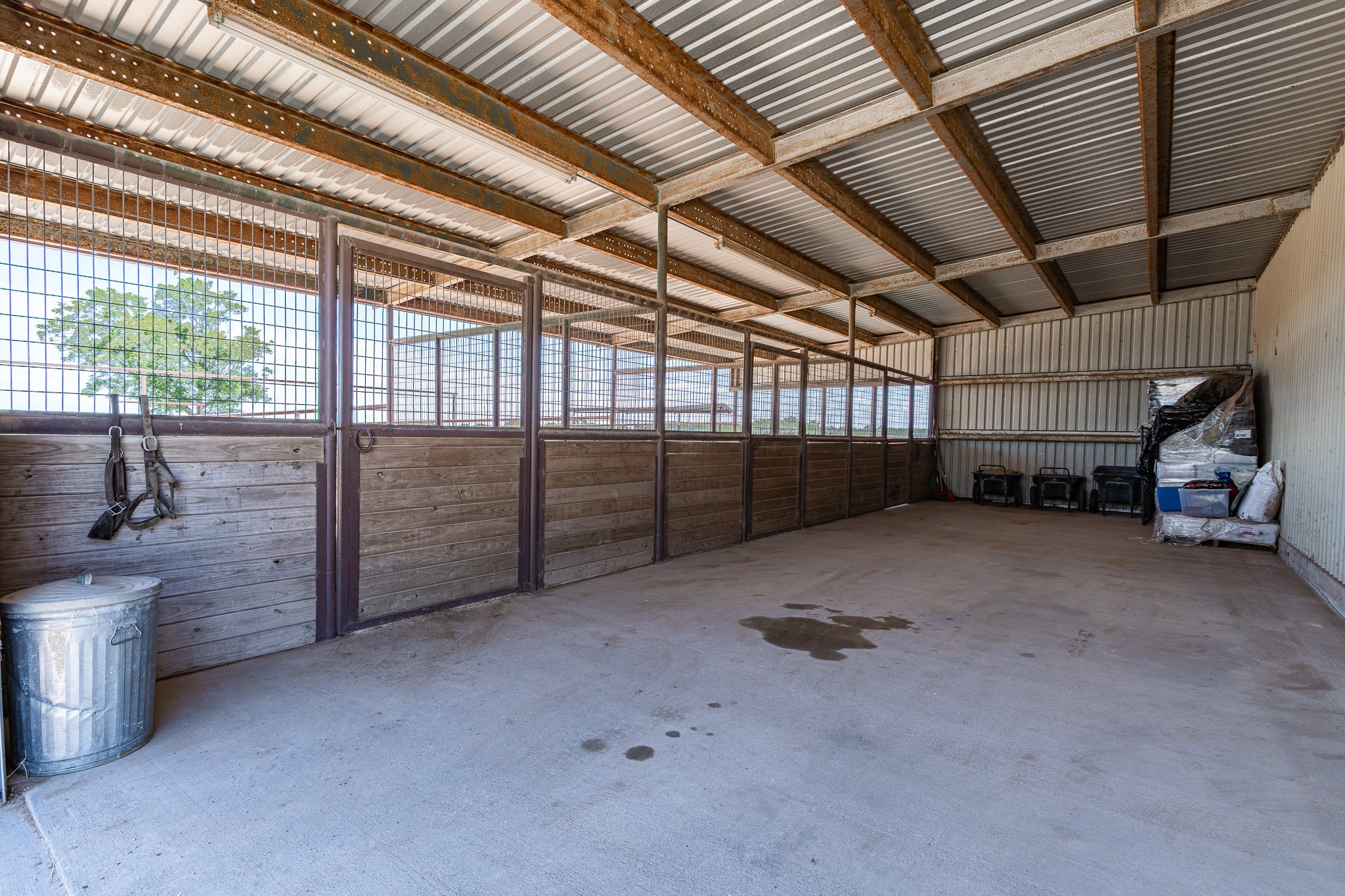 1119 Wolters Road Schulenburg, TX 78956 - Photo 22 of 50 a view of a garage