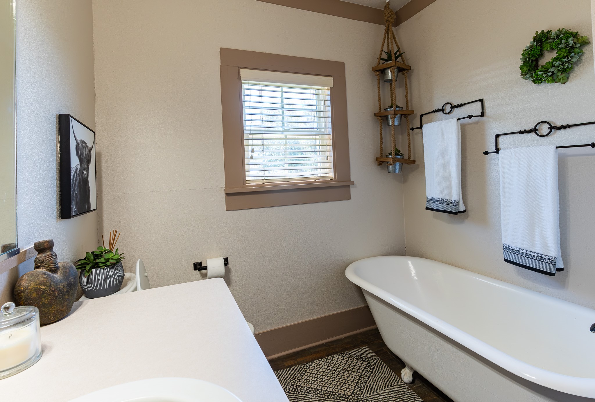 1119 Wolters Road Schulenburg, TX 78956 - Photo 47 of 50 a bathroom with a tub sink and mirror