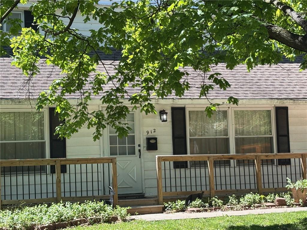 912 Ridge Drive Belton, MO 64012 - Photo 2 of 4