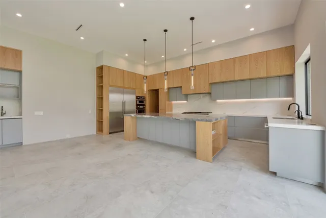 $2,197,500 | 51 Huntsmans Horn Circle, The Woodlands, TX 77380