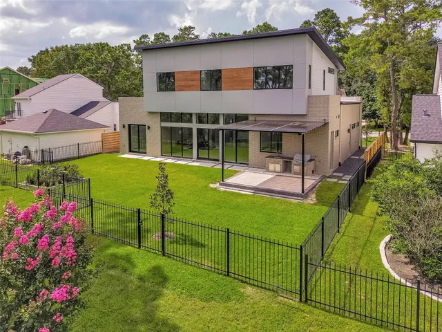 $2,197,500 | 51 Huntsmans Horn Circle, The Woodlands, TX 77380