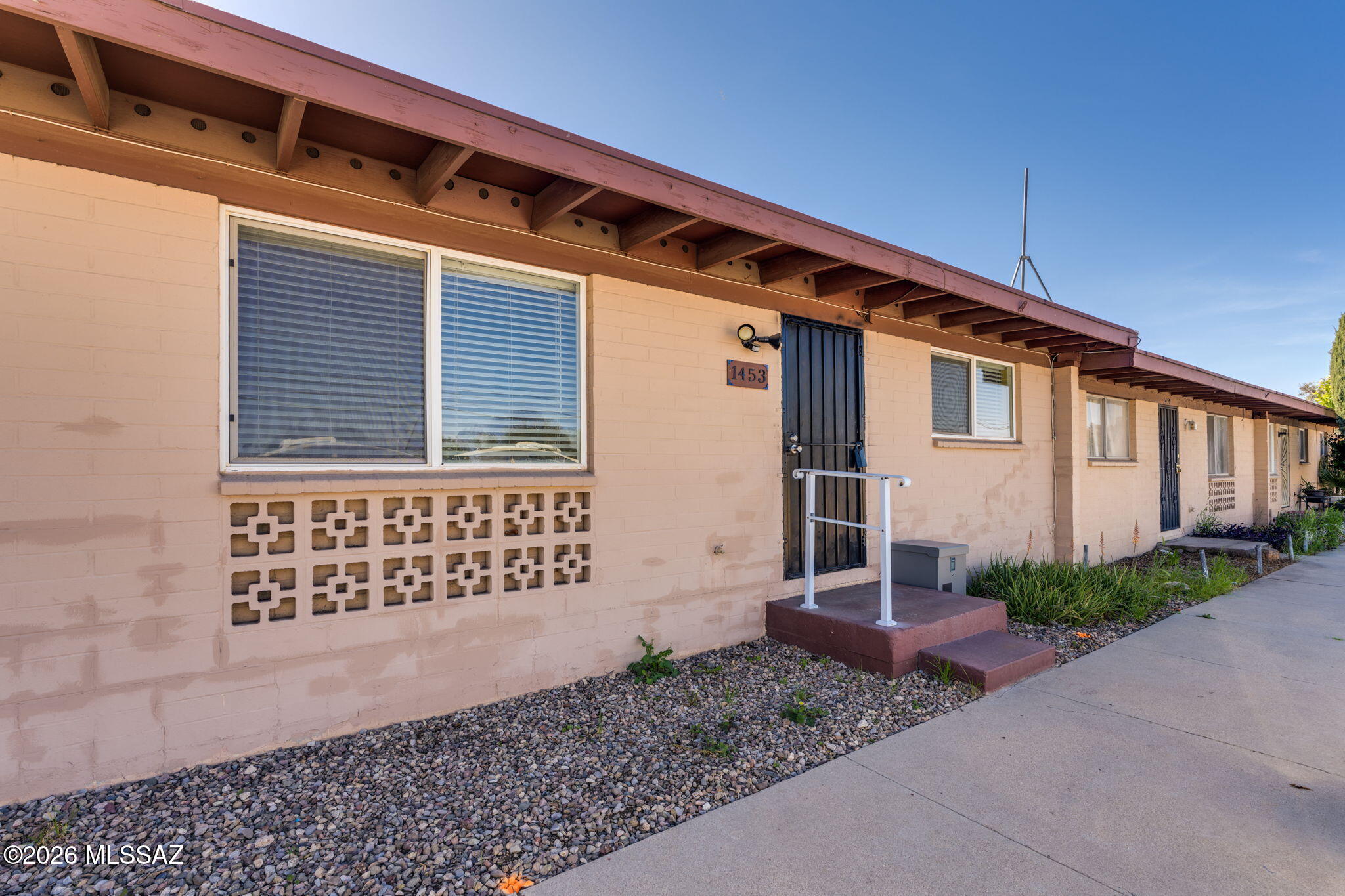 1453 West Roger Road Tucson, AZ 85705 - Photo 5 of 36 FRONT