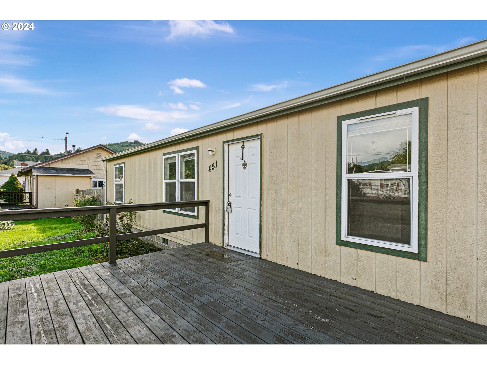 451 Applegate Avenue Drain, OR 97435 - Photo 5 of 39 Gallery Image 5
