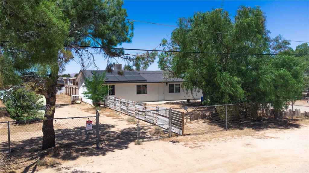 22634 Little Beaver Road Apple Valley, CA 92308 - Photo 3 of 11