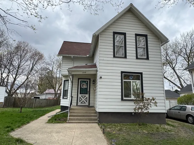$95,000 | 1006 5th Avenue, Mendota, IL 61342