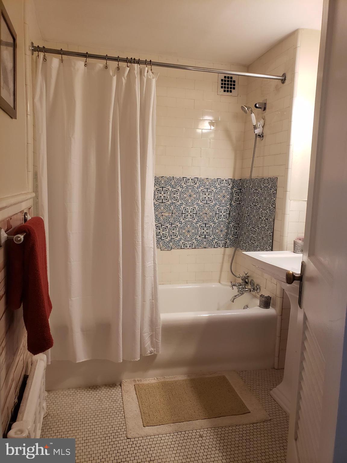 1324 Locust Street, Unit 918 Philadelphia, PA 19107 - Photo 15 of 38 Bathroom