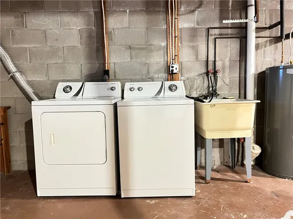 $2,200 | 6 Bucklebury Hill, Perinton, NY 14450