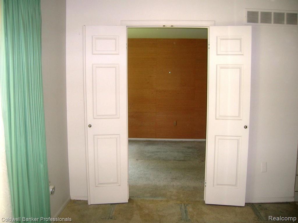 27880 Evergreen Road, Unit 19 Lathrup Village, MI 48076 - Photo 16 of 31