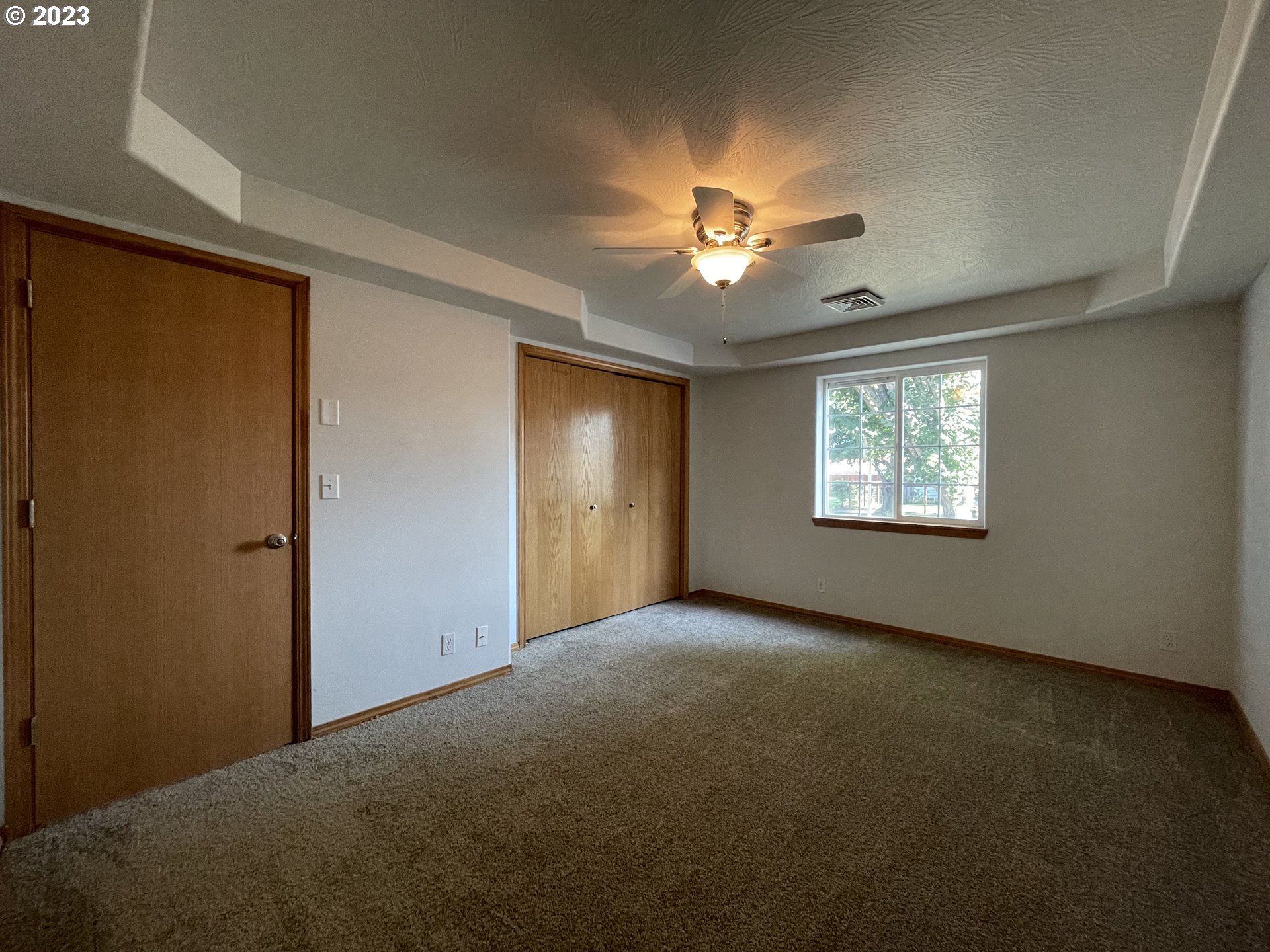 4033 Virginia Avenue Springfield, OR 97478 - Photo 12 of 29 an empty room with windows and fan