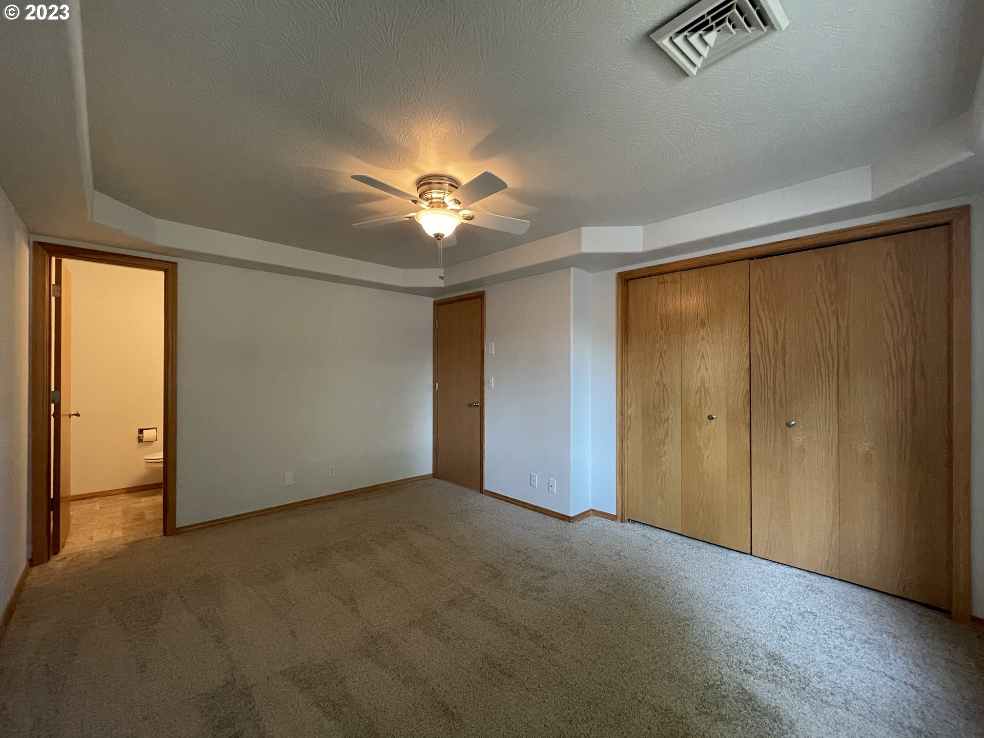 4033 Virginia Avenue Springfield, OR 97478 - Photo 14 of 29 an empty room with chandelier fan and windows