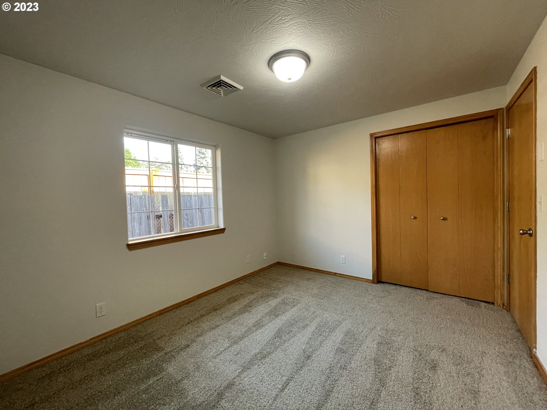 4033 Virginia Avenue Springfield, OR 97478 - Photo 18 of 29 an empty room with windows