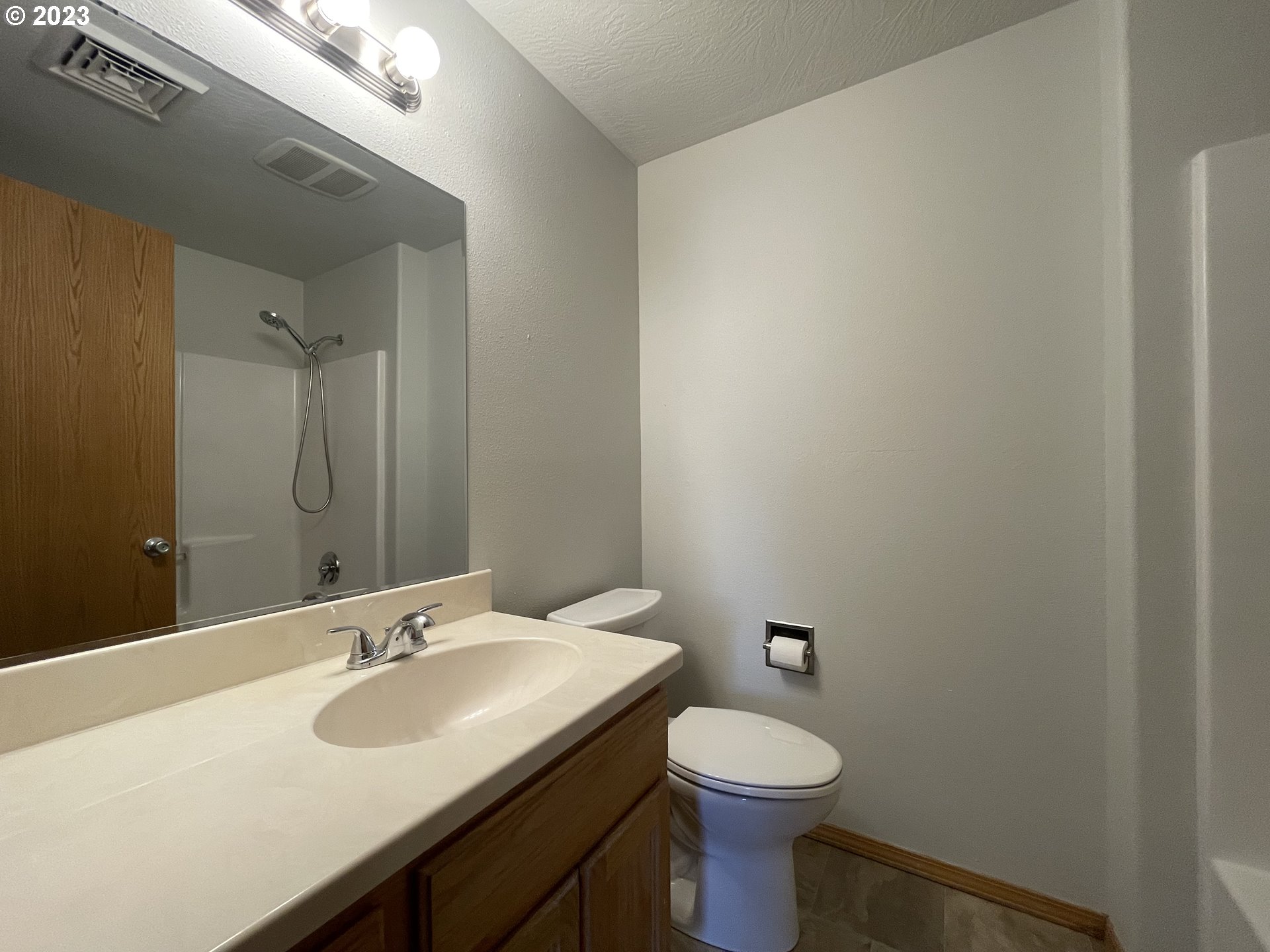 4033 Virginia Avenue Springfield, OR 97478 - Photo 23 of 29 a bathroom with a sink and a toilet