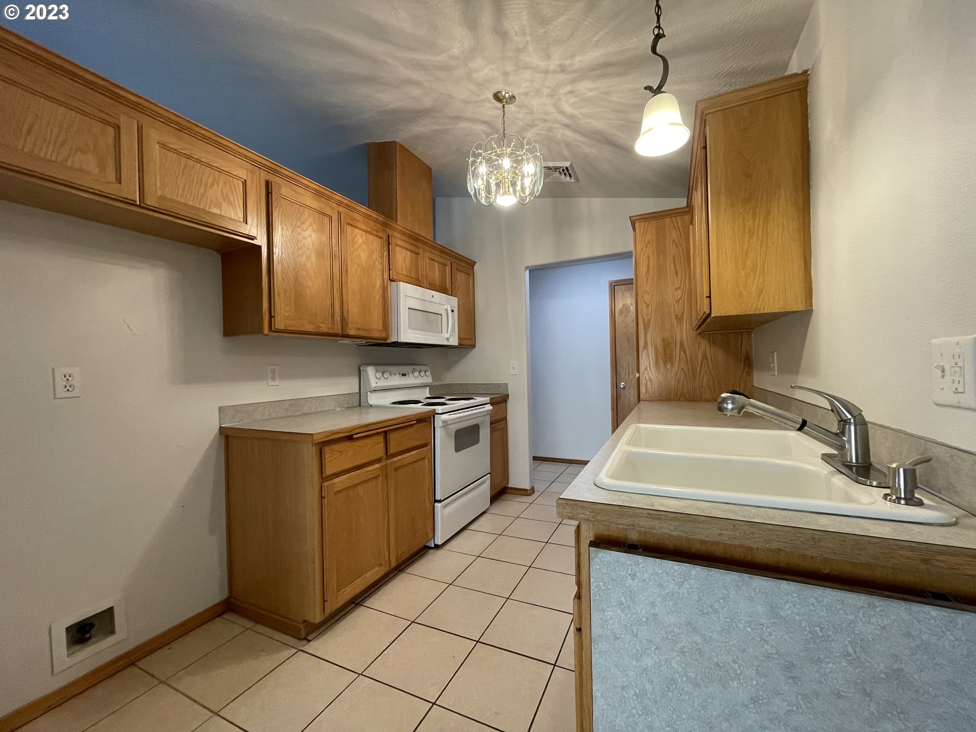 4033 Virginia Avenue Springfield, OR 97478 - Photo 4 of 29 a kitchen with a sink stove and cabinets