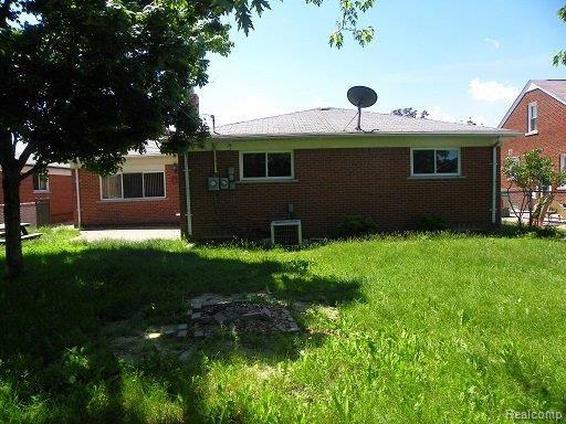 8147 Potomac Street Center Line, MI 48015 - Photo 29 of 31 Rear View.jpg