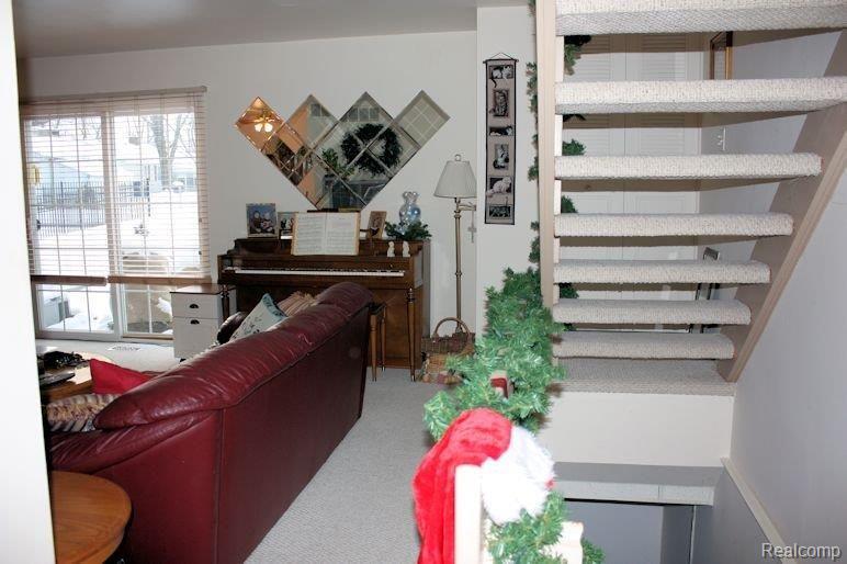 260 Minot Street Romeo, MI 48065 - Photo 2 of 9 Living Room 2.jpg