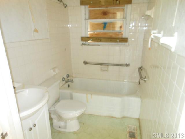324 Rhyne Station Road Charlotte, NC 28214 - Photo 7 of 10 Gallery Image 7