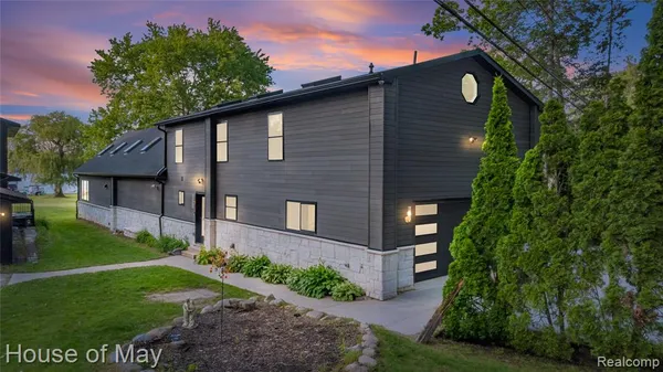 $1,400,000 | 10890 Hillway Street, White Lake, MI 48386