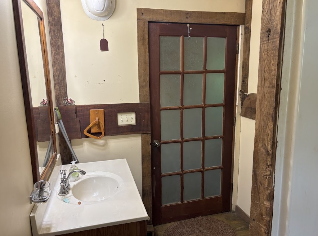 20315 Airtight Road Charleston, IL 61920 - Photo 7 of 16 Bathroom