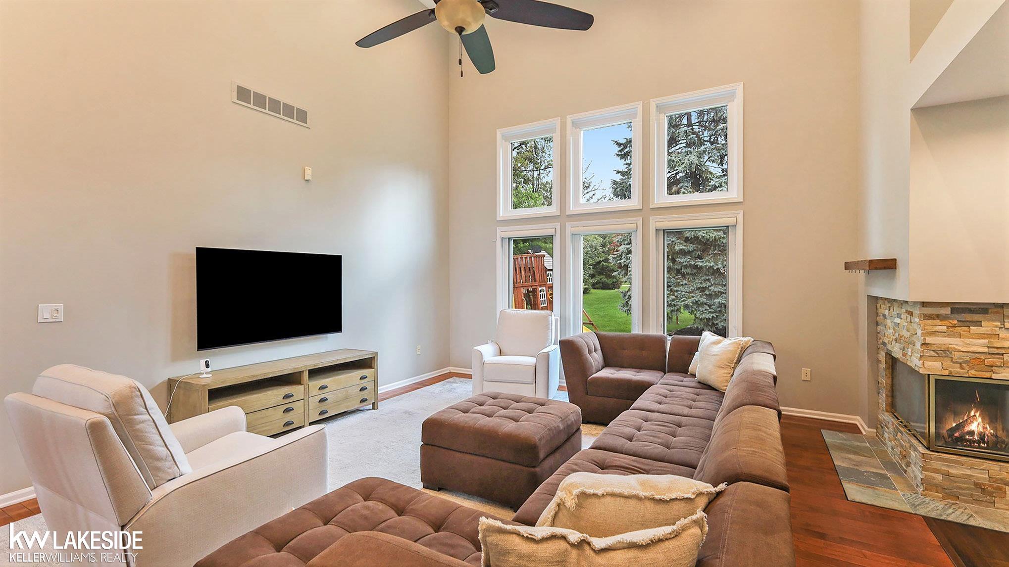 2694 Forest View Court Rochester, MI 48307 - Photo 10 of 47 50151038-7e2a4a7d-49ff-4f51-a72c-48d11f4c7bf0.JPG