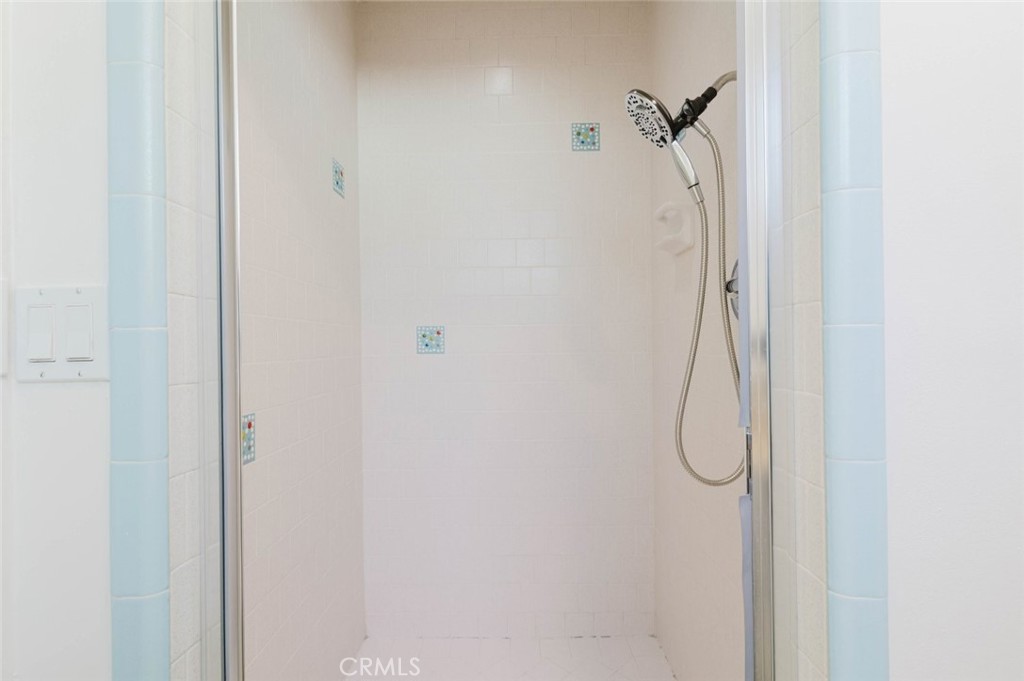 2007 West Kenneth Road Glendale, CA 91201 - Photo 25 of 38