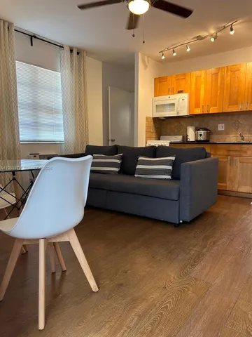 $2,100 | 740 Michigan Avenue, Unit 5, Miami Beach, FL 33139