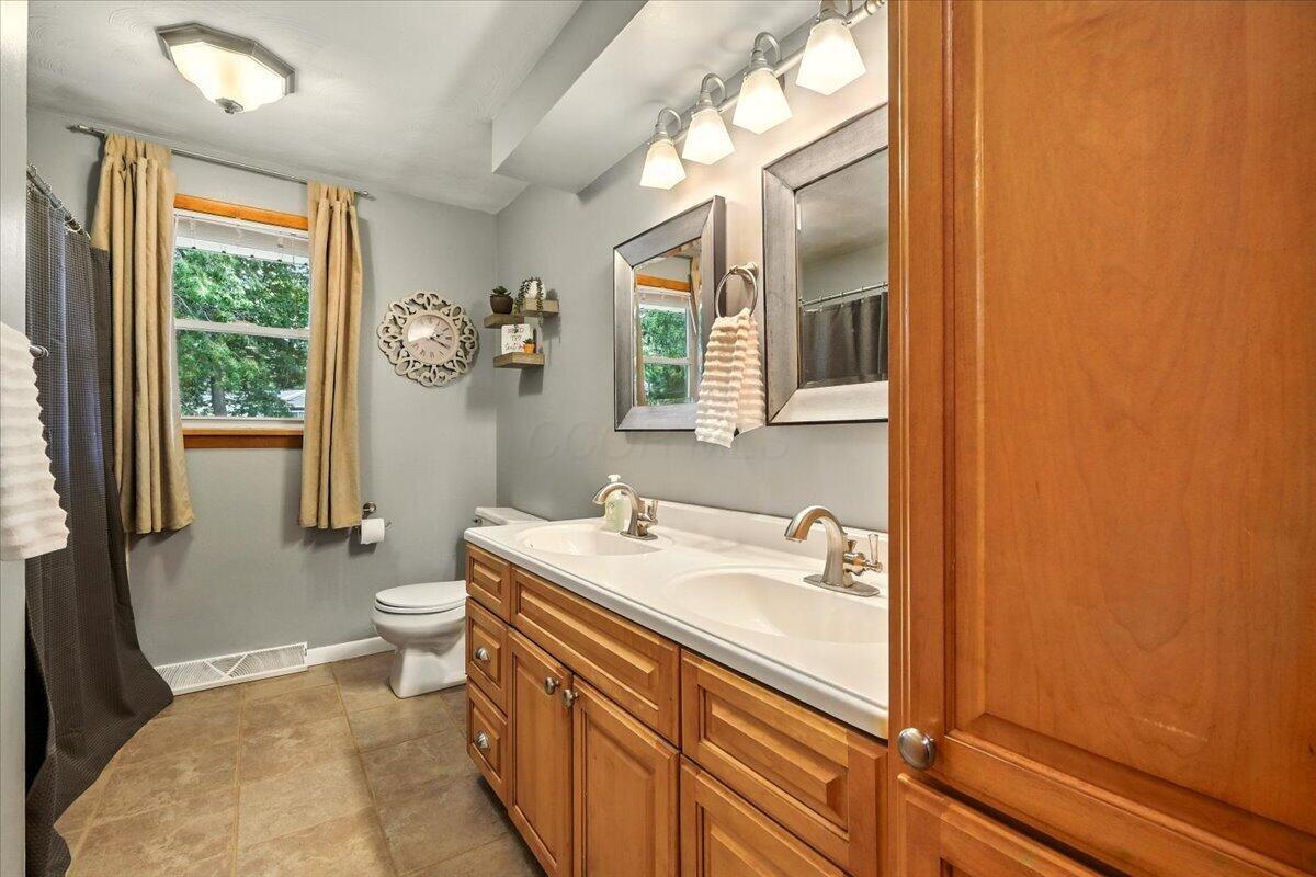 1150 Delwood Road Mansfield, OH 44905 - Photo 26 of 40 Full Bathroom