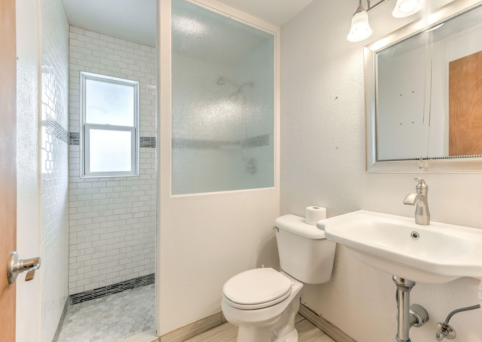 6533 Green Valley Road Prineville, OR 97754 - Photo 15 of 41 HALL BATH
