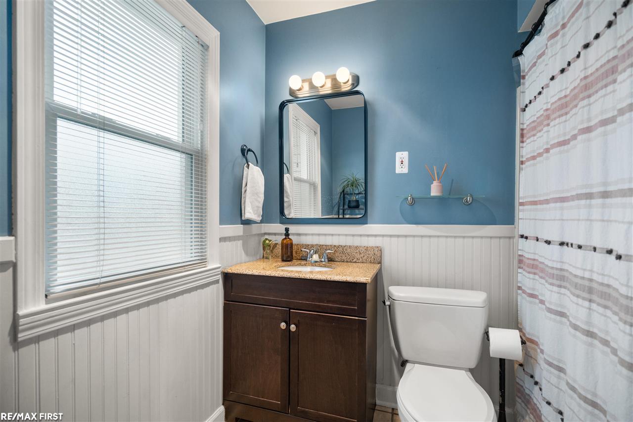 1210 Harvard Road Berkley, MI 48072 - Photo 14 of 33 50045888-13.JPG