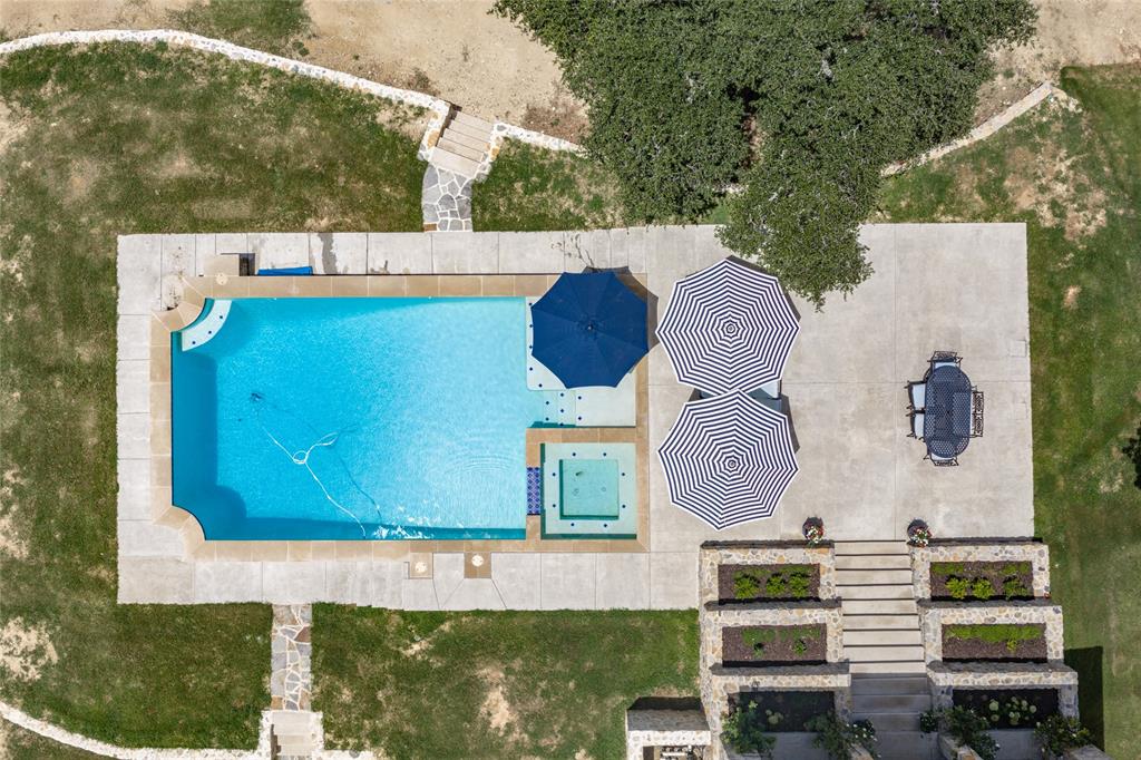 501 Upper Denton Road Weatherford, TX 76085 - Photo 29 of 40 Rectangular swimming pool with integrated spa and broad concrete decking