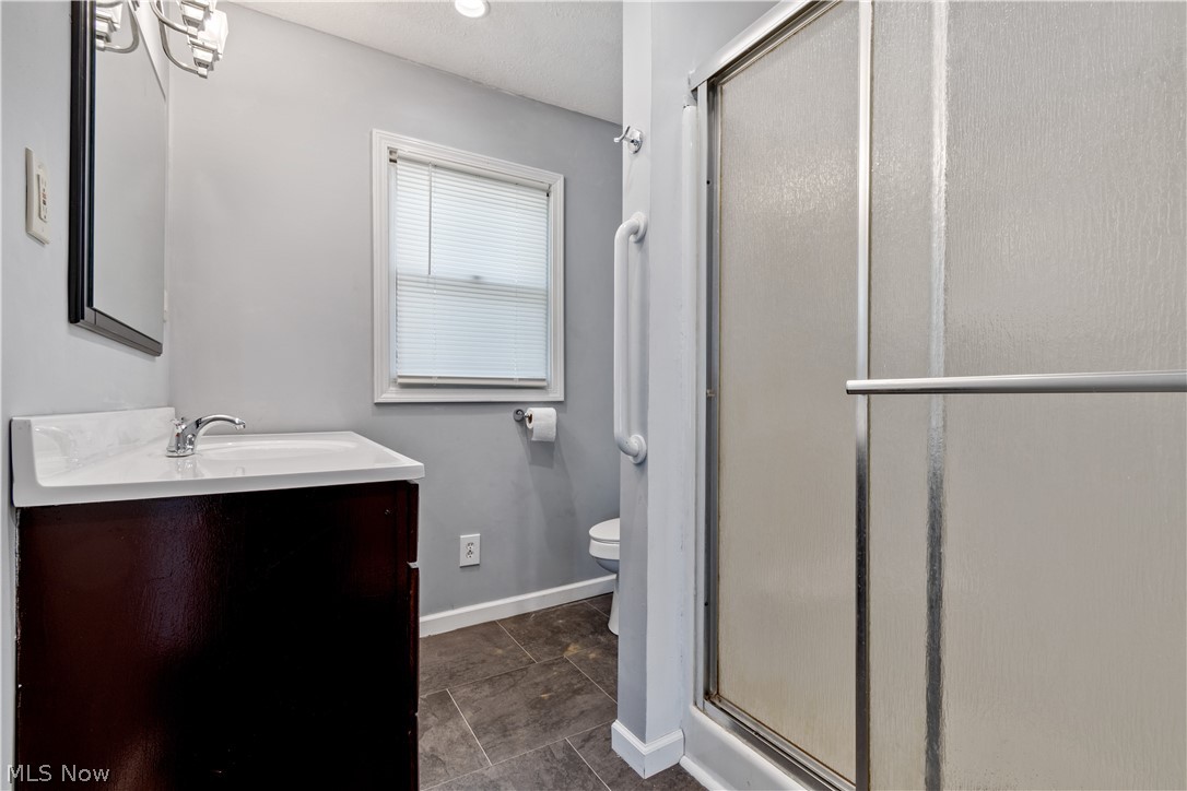 3128 Houston Road Barberton, OH 44203 - Photo 15 of 24 Bathroom