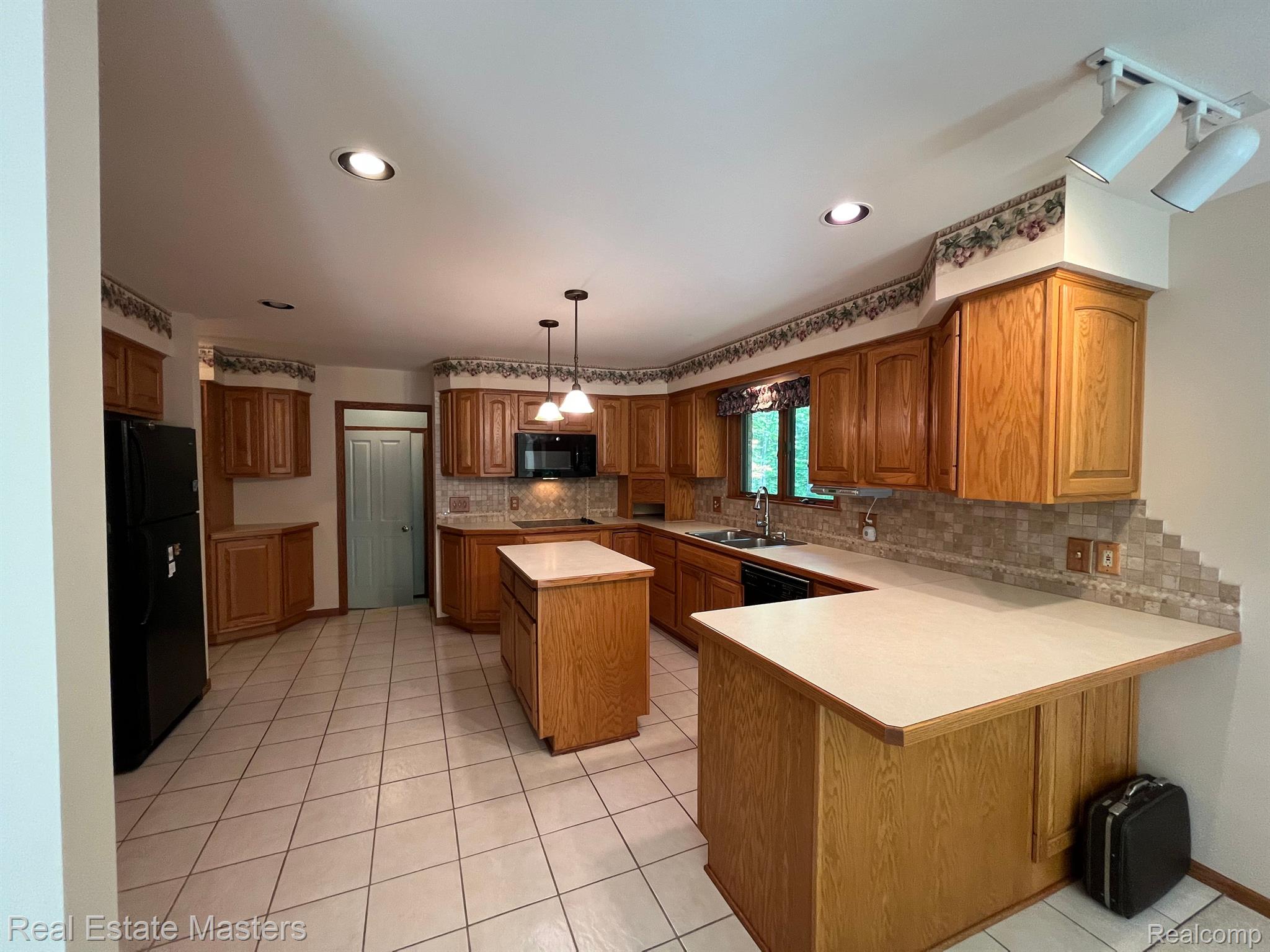7755 Kendall Road Columbus, MI 48063 - Photo 4 of 24 Gallery Image 4