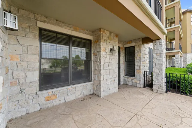 $500,000 | 1320 Riverside Lane, Unit 112, Mendota Heights, MN 55118