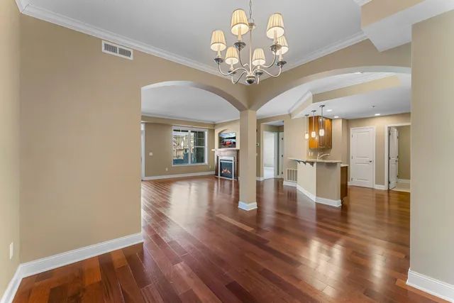 $500,000 | 1320 Riverside Lane, Unit 112, Mendota Heights, MN 55118