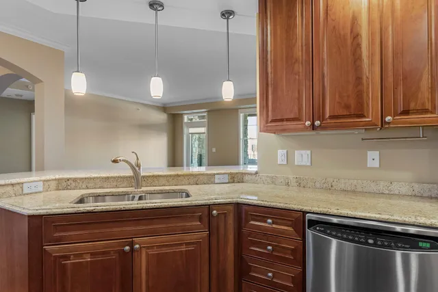 $500,000 | 1320 Riverside Lane, Unit 112, Mendota Heights, MN 55118