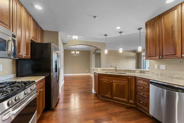 $500,000 | 1320 Riverside Lane, Unit 112, Mendota Heights, MN 55118